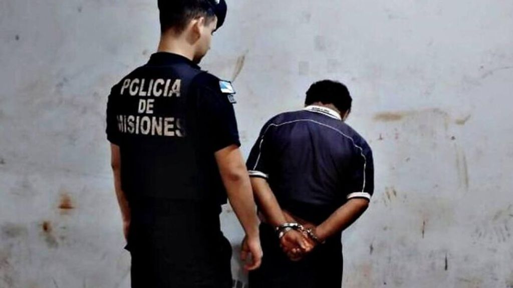 Un árbitro, detenido tras apuñalar a un jugador: el futbolista fue trasladado al hospital con un pulmón perforado