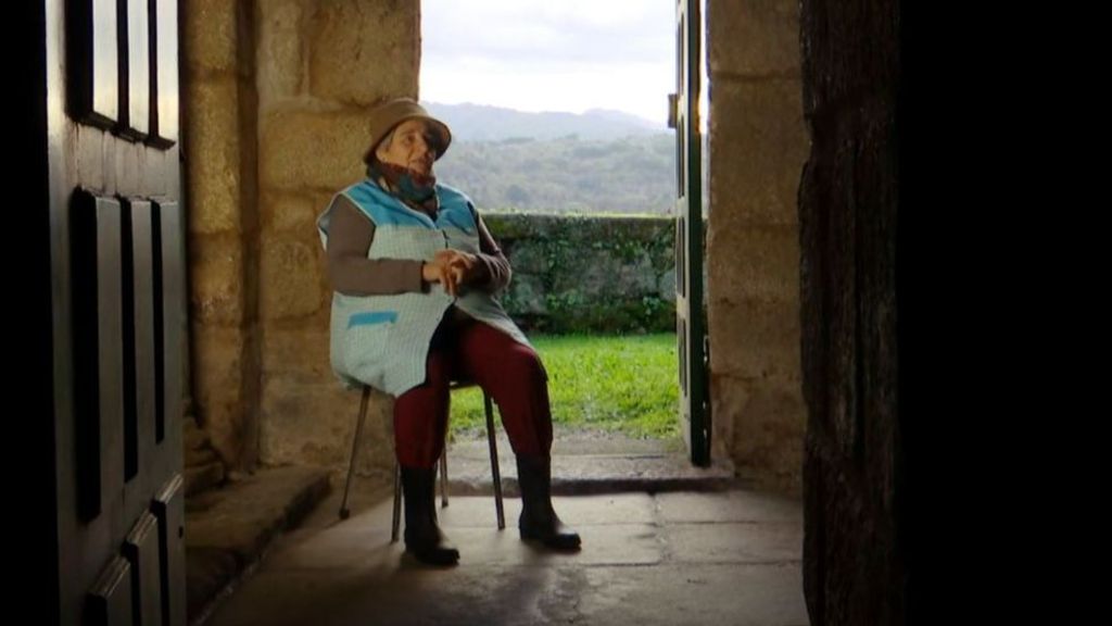 La vecina que cuida la iglesia más antigua de Galicia