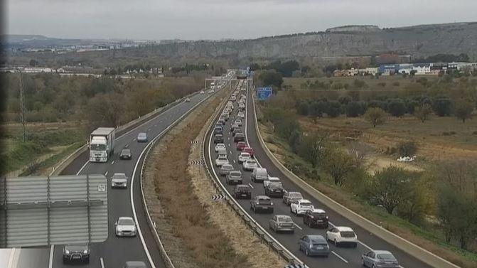 Retenciones en las entradas a Madrid tras el puente de la Constitución