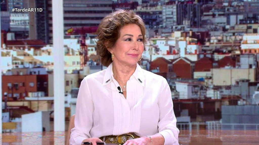 Ana Rosa Quintana responde a la pregunta de Jorge Javier Vázquez a Pedro Sánchez en la presentación de su libro: “Al presidente le preocupan mis vacaciones”