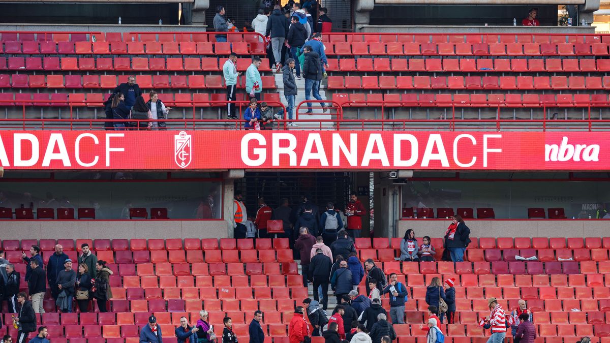 El hijo del fallecido en el Granada-Athletic intentó contactar con él durante el partido: "Mamá, papá no me coge el teléfono"