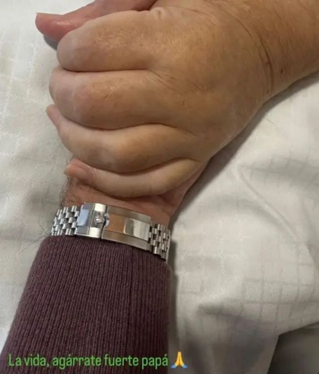 Joaquín Sánchez publica una preocupante imagen de su padre.