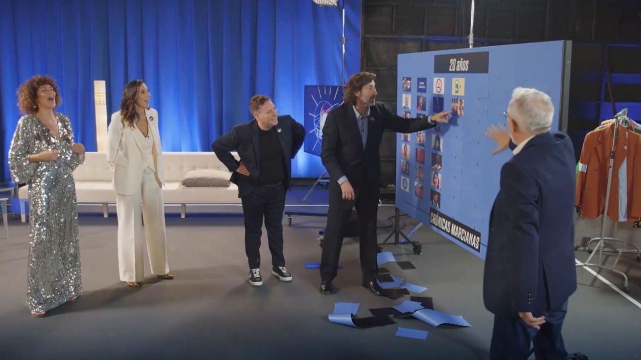 Fernando Ramos, acompañado de Rocío Madrid, demuestra que sigue en forma con su pizarra