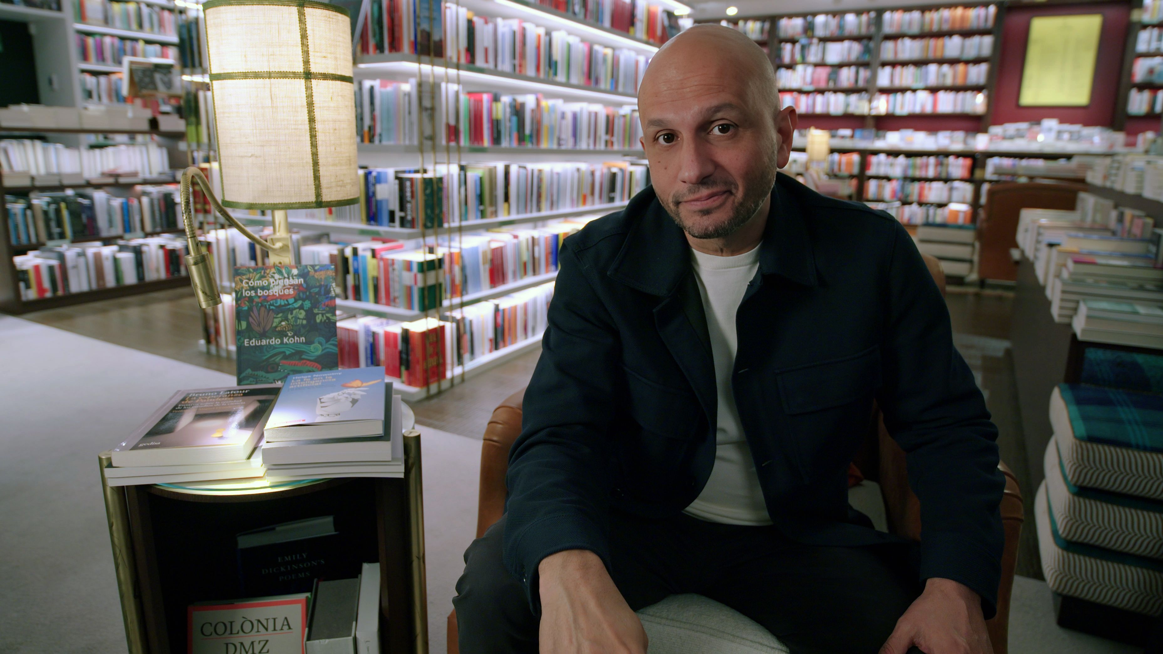 Jorge Carrión, escritor y presentador de 'Booklovers' en la librería Finestres, de Barcelona. Jorge Carrión, escritor y presentador de 'Booklovers' en la librería Finestres, de Barcelona.