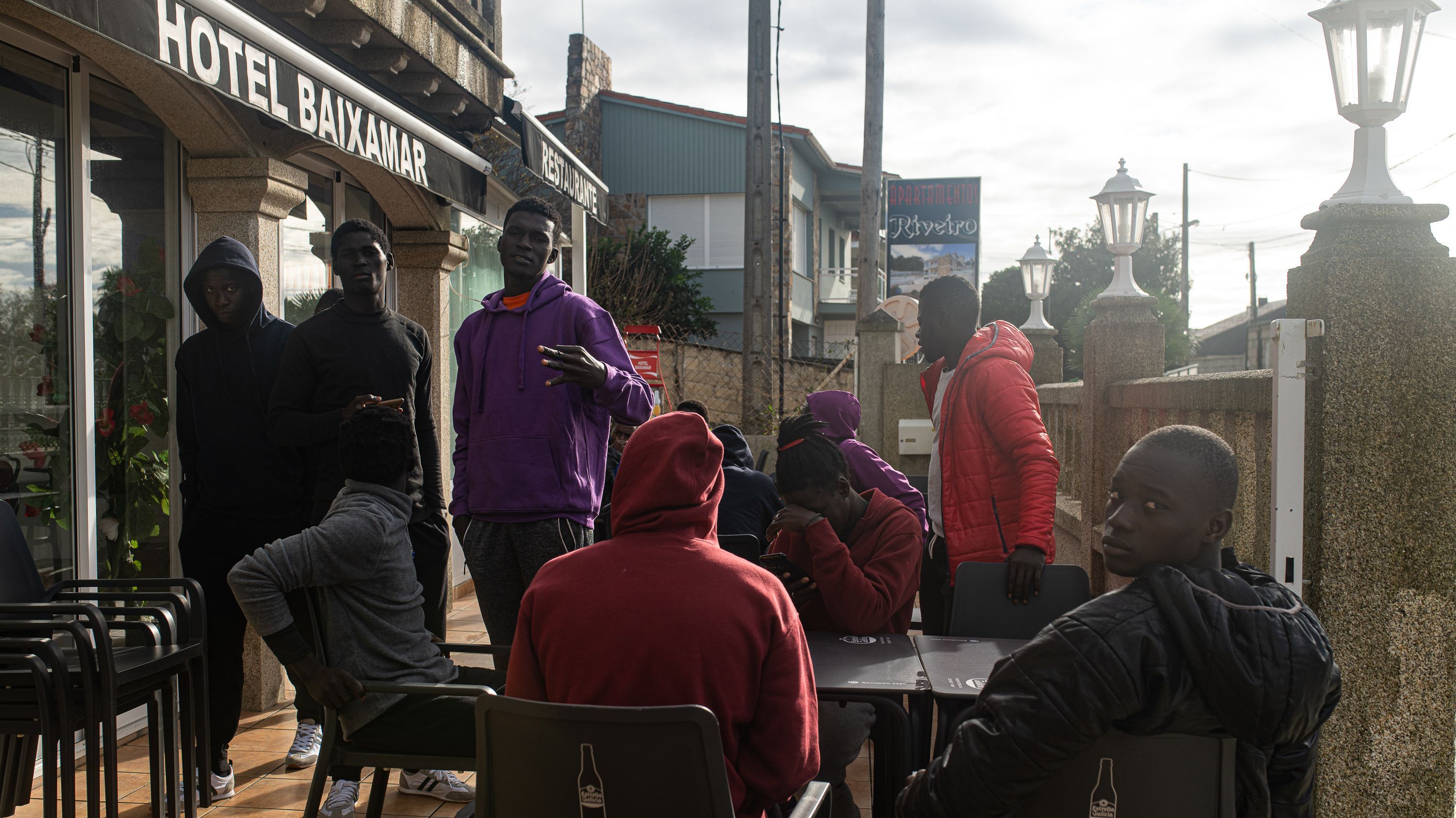 Los migrantes acogidos en Sanxenxo, todos con edades comprendidas entre los 18 y los 25 años
