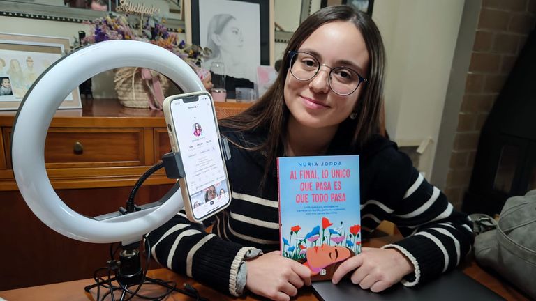 Nuria arrasa en redes y ahora con su libro