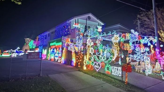 Un hombre obliga a sus vecinos en Australia a quitar las luces de navidad de sus casas