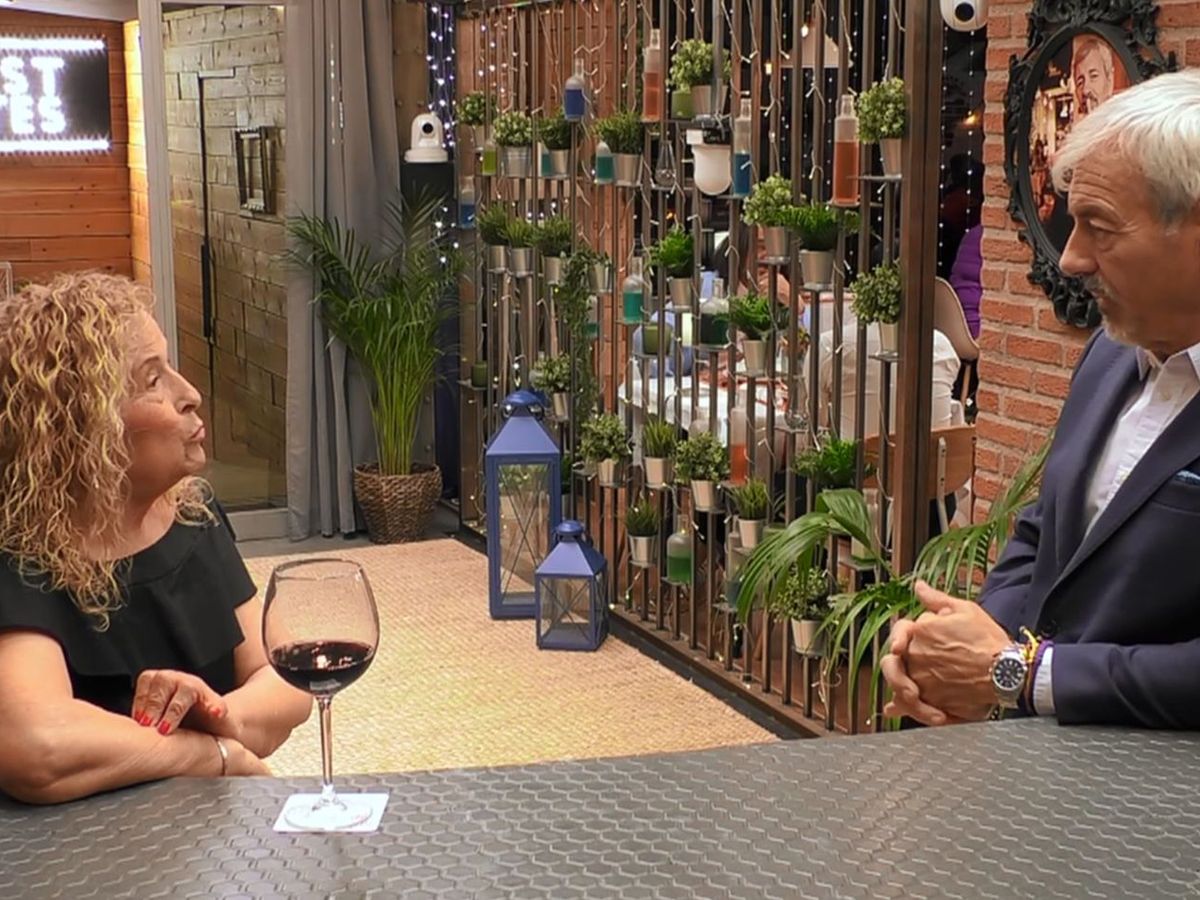 Ana, una soltera de otro planeta busca el amor en ‘First Dates’: “Soy un  bicho del más allá”