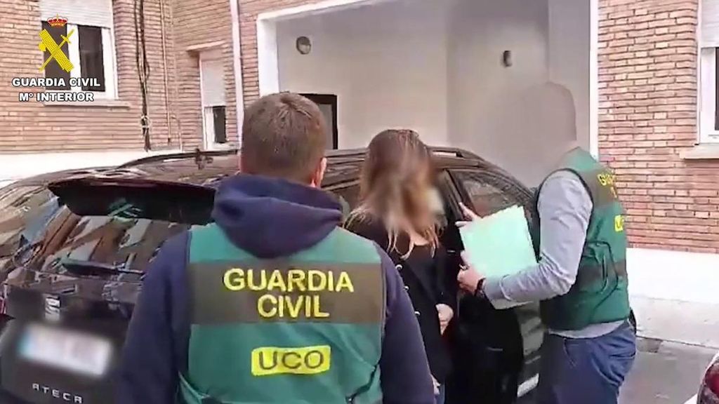 Las imágenes de la detención de Aline, la mujer que denunció a Cándido Conde-Pumpido Varela