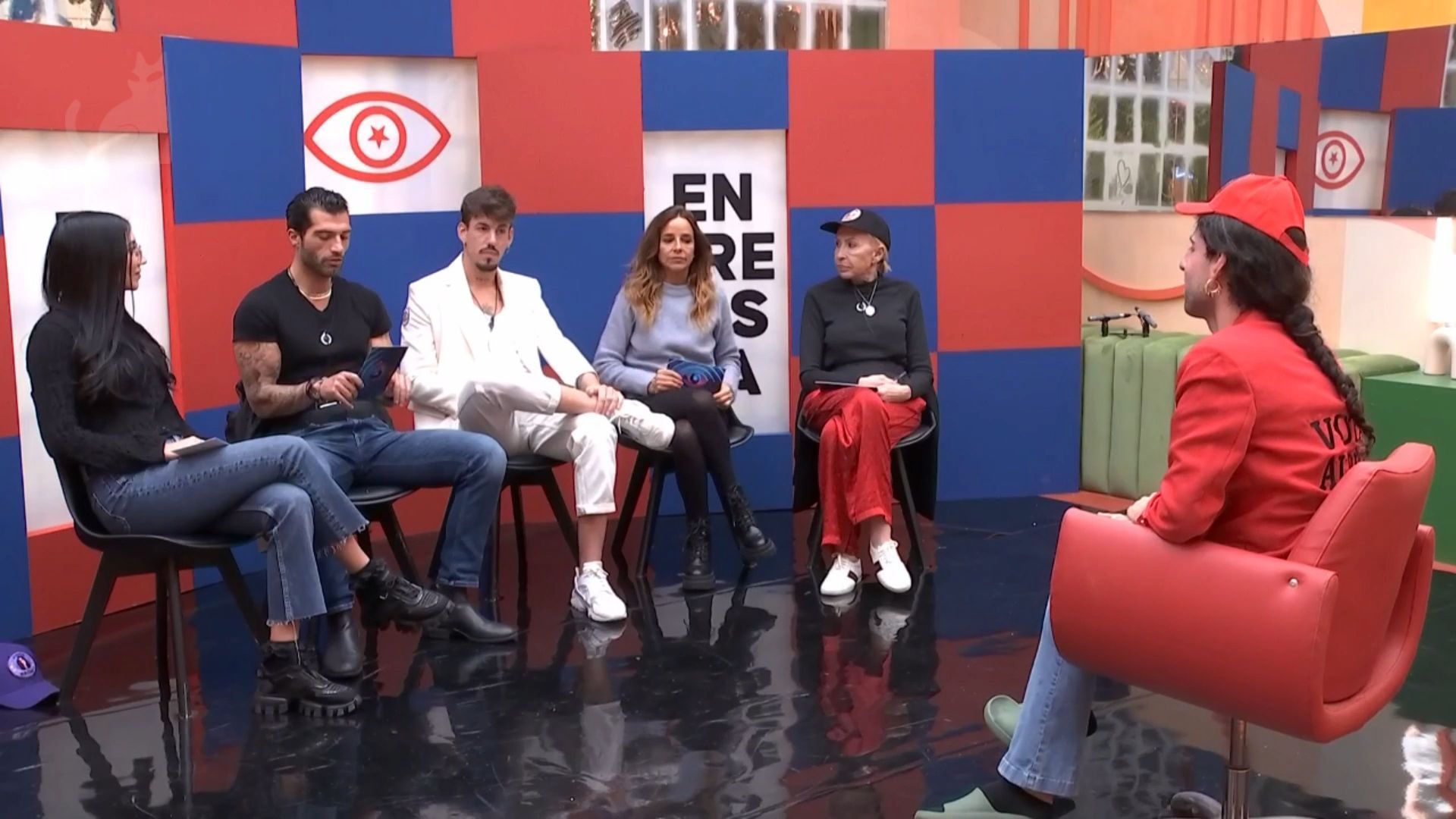 Los finalistas se entrevistan entre ellos