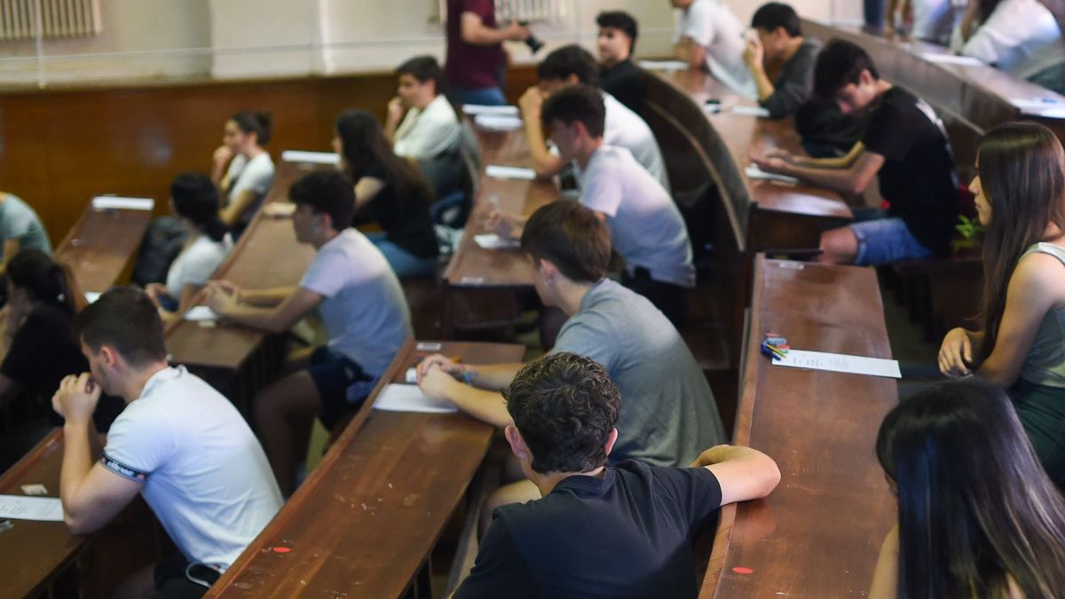 Alumnos de Bachillerato abandonan una charla en la UCM tras hablar el profesor de lenguaje inclusivo