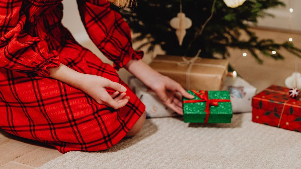 Aprende a envolver un regalo sin caja