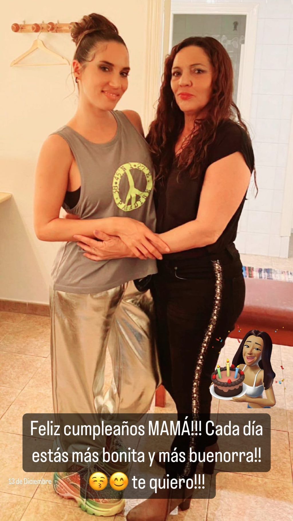 India Martínez felicita a su madre