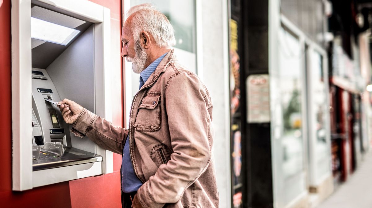 Las pensiones se revalorizan un mínimo del 3,8 % en 2024