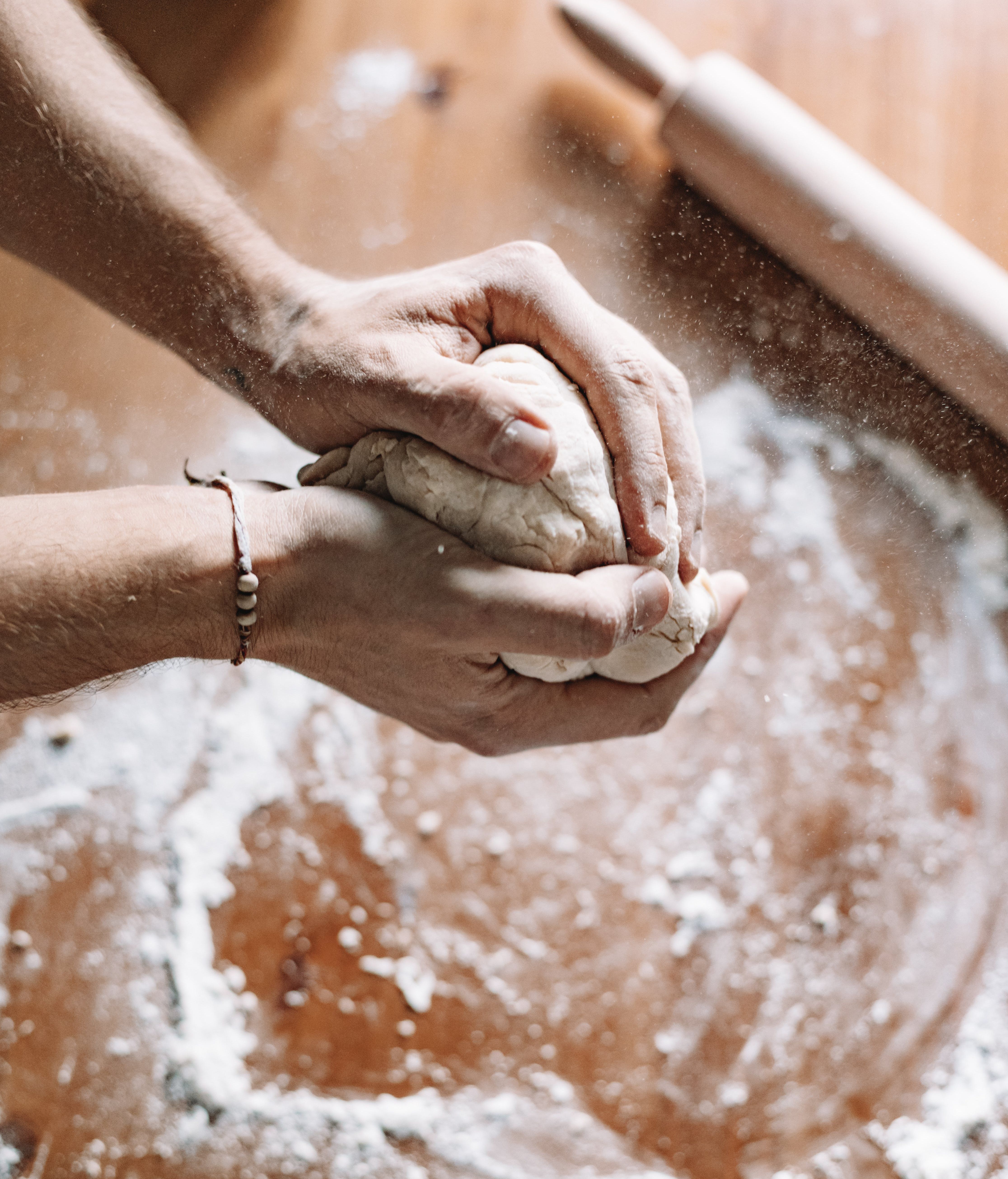 Amasa con tus propias manos el roscón. FUENTE: Pexels