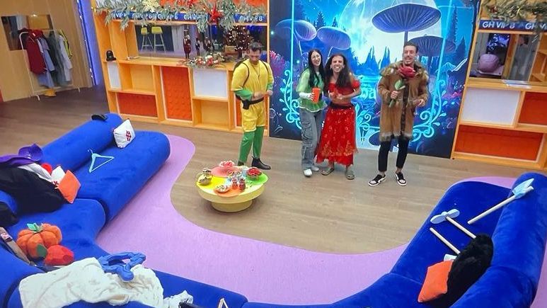 Bailan juntos en el salón