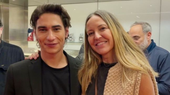 El actor Enzo Vogrincic junto a la periodita Rosa Gamazo