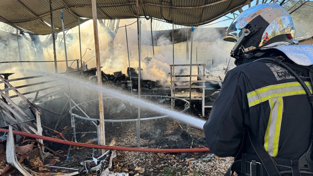 Incendio en un camping en Aldea del Fresno, en Madrid