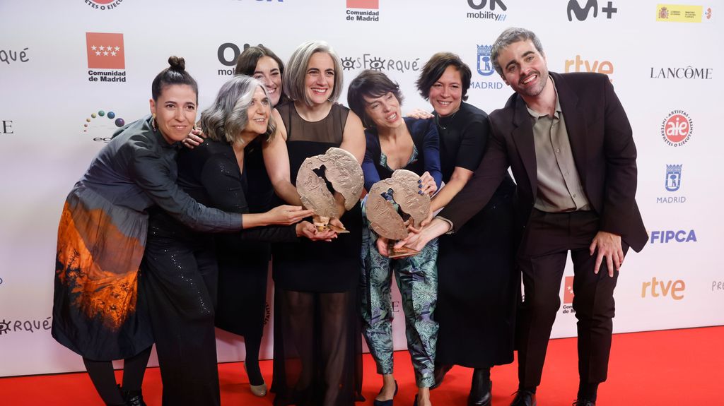 Premios Forqué: '20.000 especies de abejas' y 'La Mesías' triunfan en una gala con homenaje a Concha Velasco