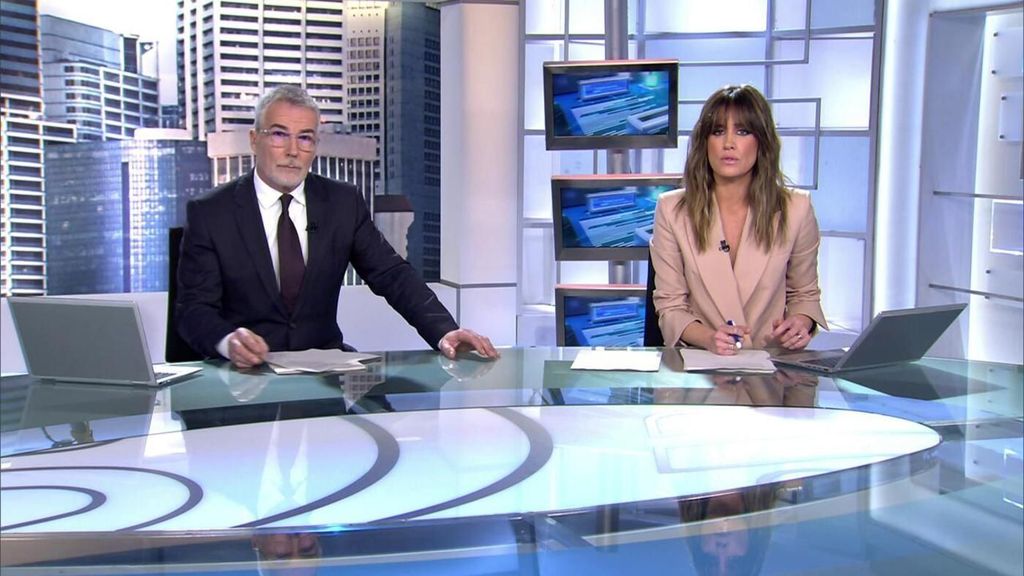 Con David Cantero e Isabel Jiménez Informativos Telecinco 2023 Mediodía 18/12/2023