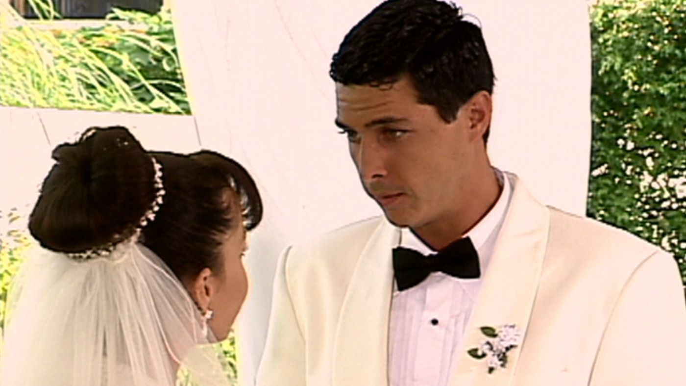 Ver Capítulo 16 x Temporada 1 completo online </p>
<p> Las dos caras de Ana