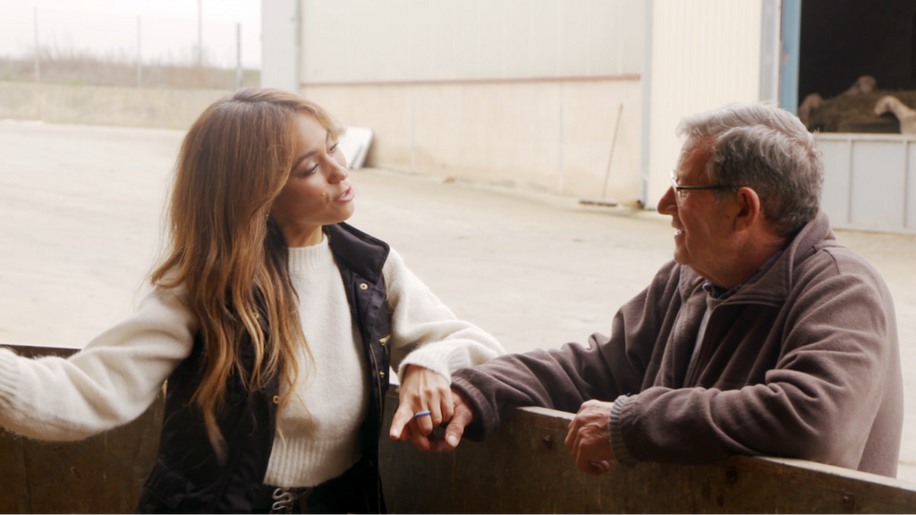 María Verdoy mantiene una conversación con Salvador Pérez, el padre de Santiago