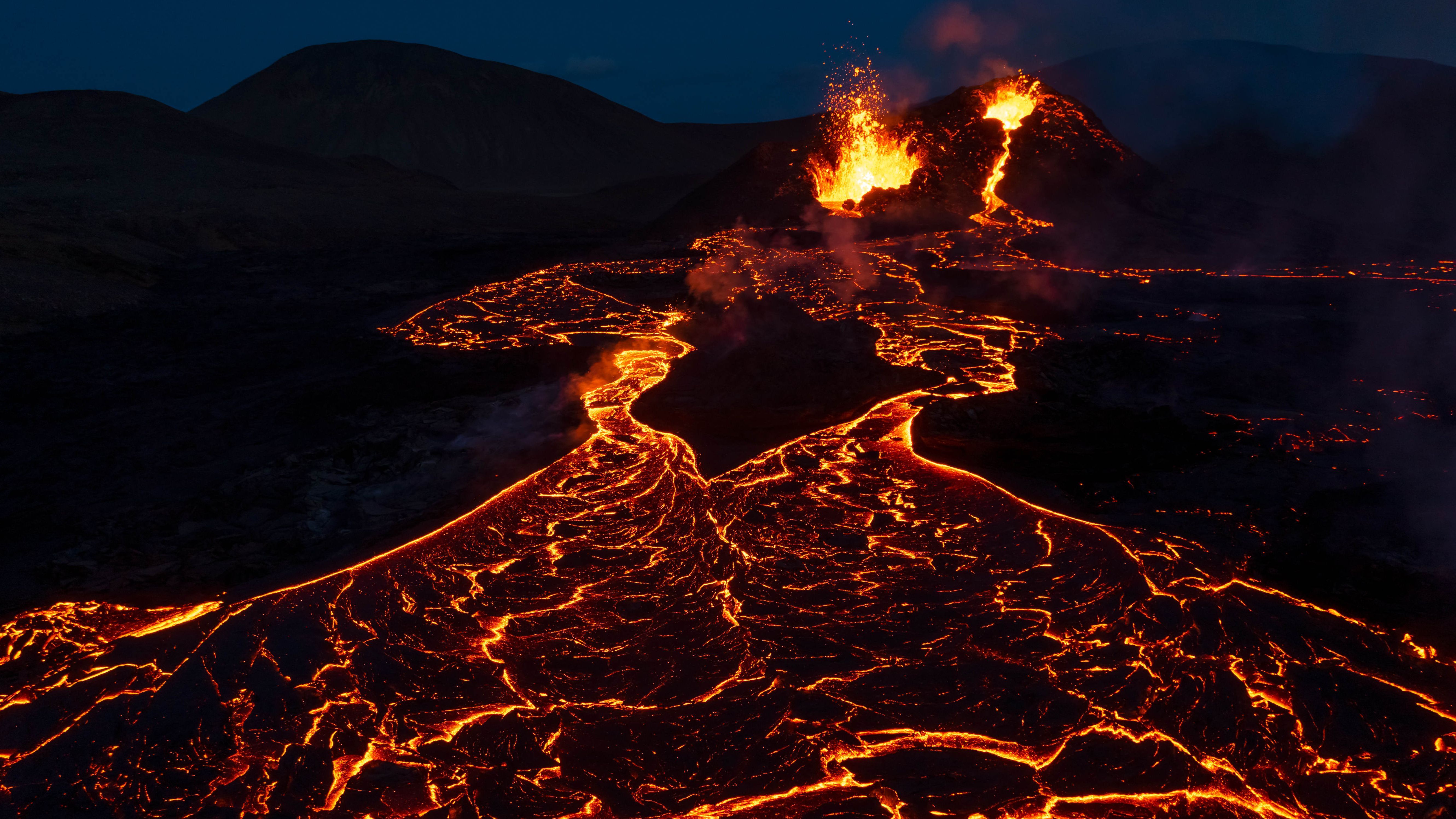 Islandia mantiene el espacio aéreo abierto pese a la erupción de un volcán