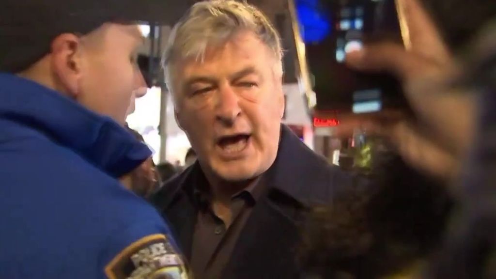 El actor Alec Baldwin explota contra un manifestante pro Palestina en pleno Manhattan