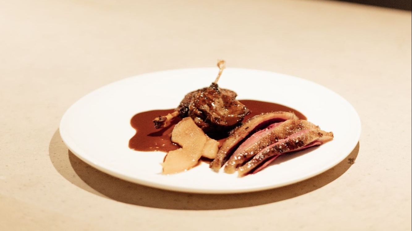 En Pabú, los platos cambian a diario, como este pato azulón