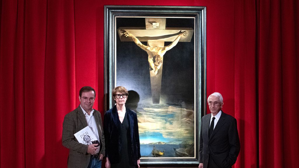Sierra, Aguer y López posan junto al 'Cristo'.