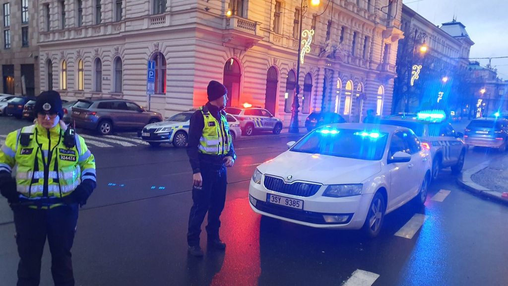 Al menos 14 muertos y decenas de heridos en un tiroteo en una facultad del centro de Praga