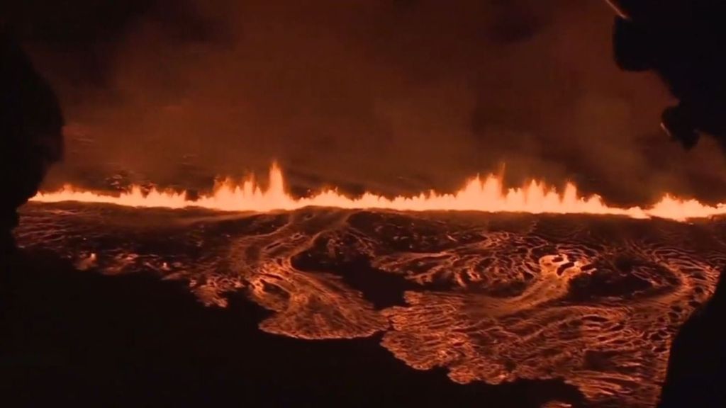 El flujo de lava cesa en el volcán de Islandia pese a que los expertos piden no bajar la guardia