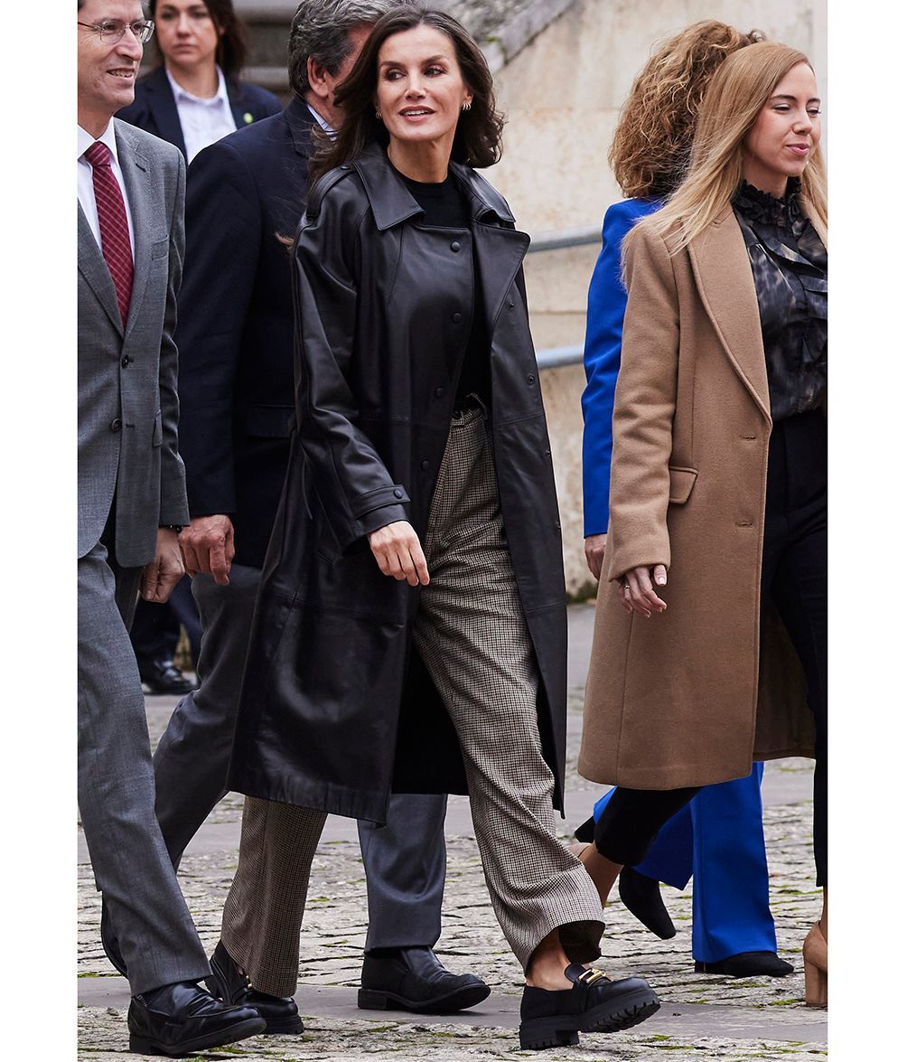 La Reina Letizia Marca Tendencia Con Los Mocasines Track Casi Agotados ...