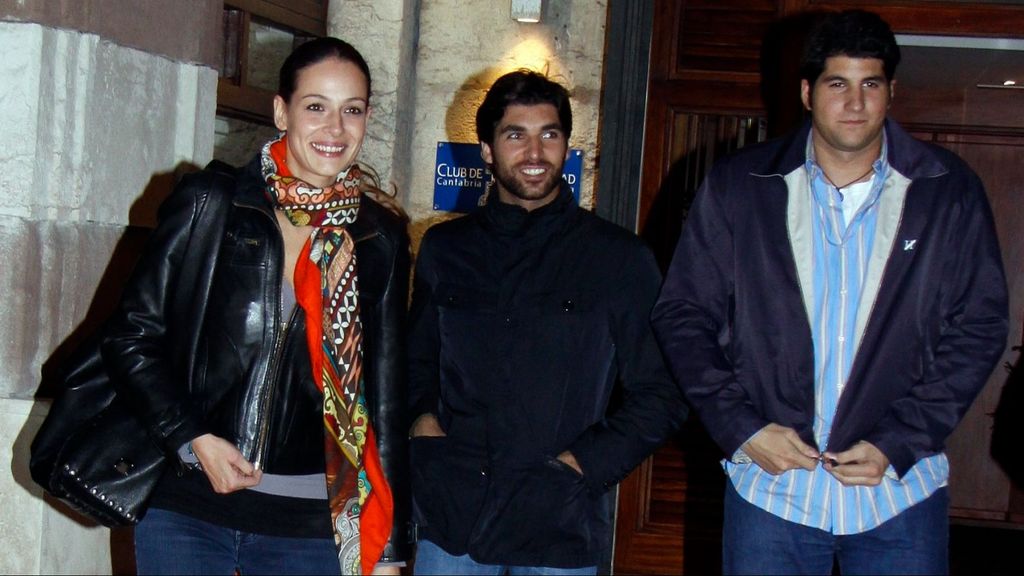 Julián Contreras junto a su hermano Cayetano Rivera Ordóñez y Eva González