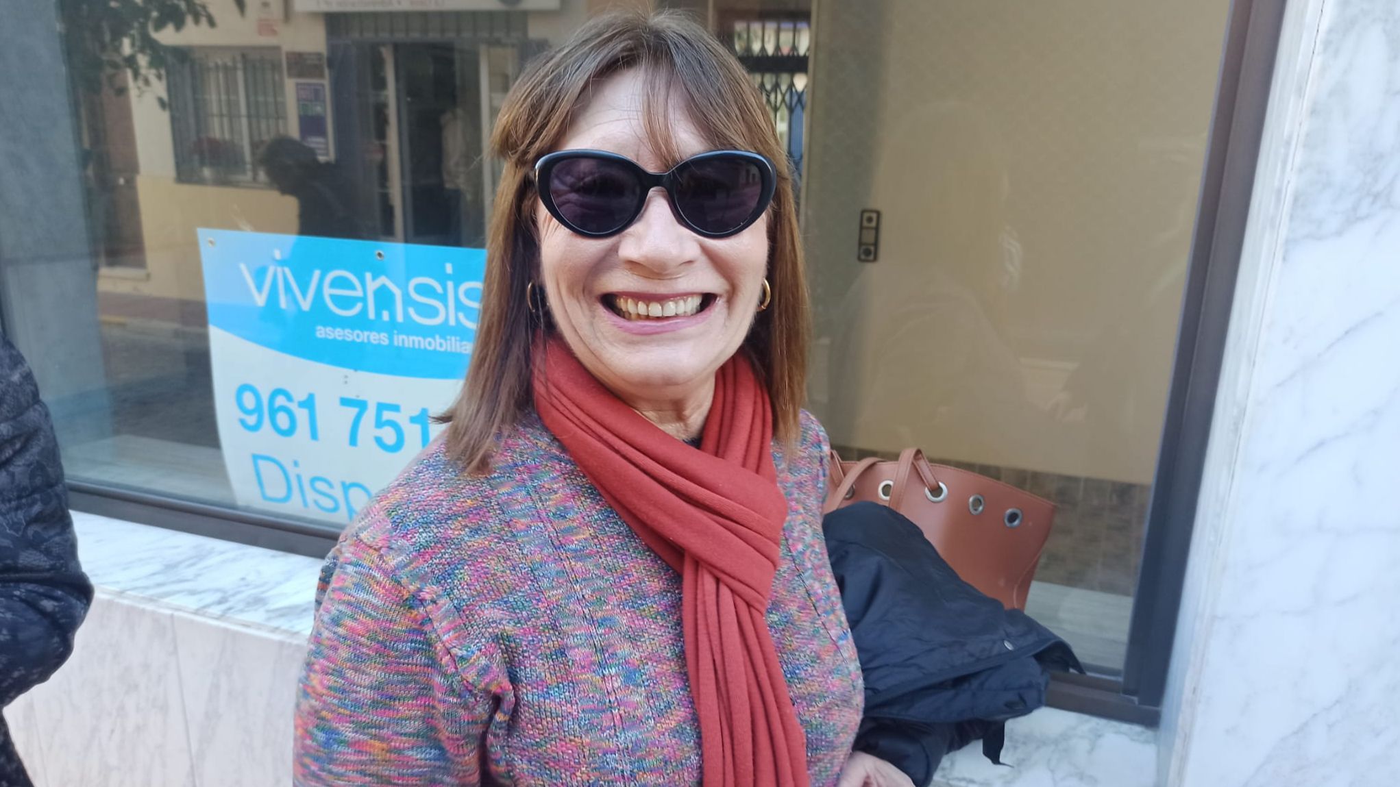 Julián vende el cuarto premio en Alginet y devuelve la fortuna a sus compañeros de la Ford durante una crisis de despidos