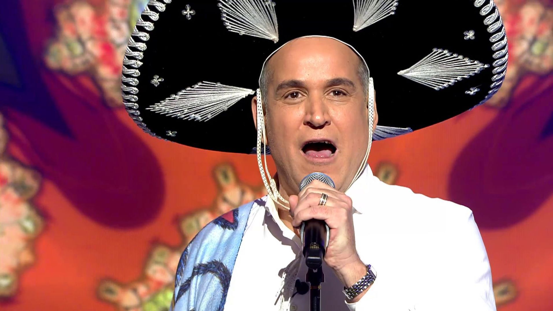 Aurelio Manzano canta 'El rey'