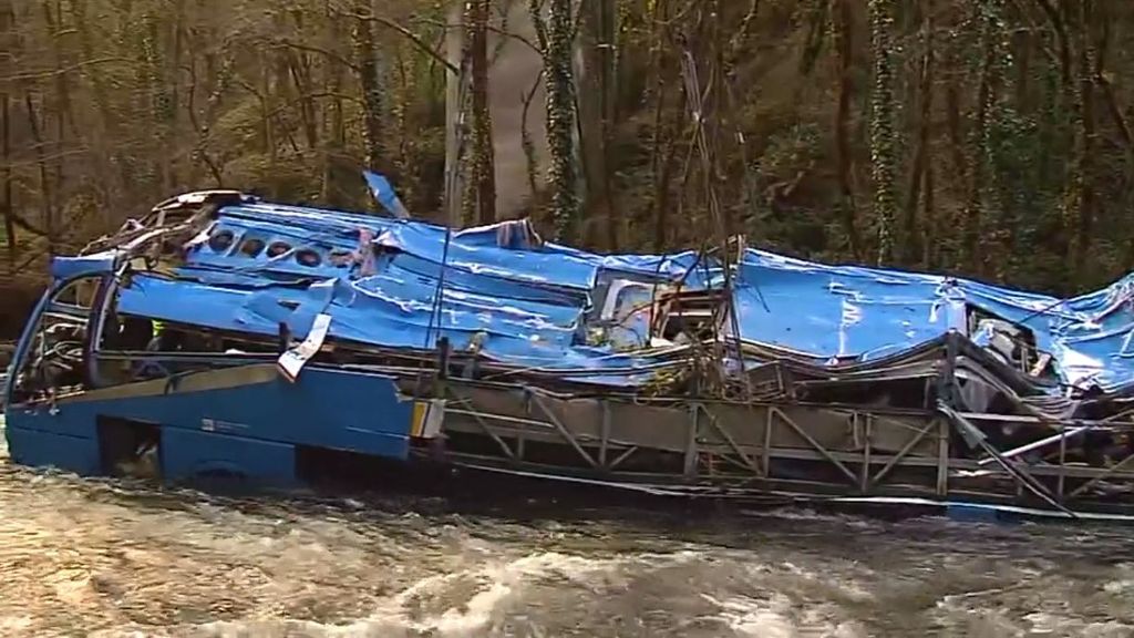 Autobús caído al río Lérez en Cerdedo-Cotobade, Pontevedra