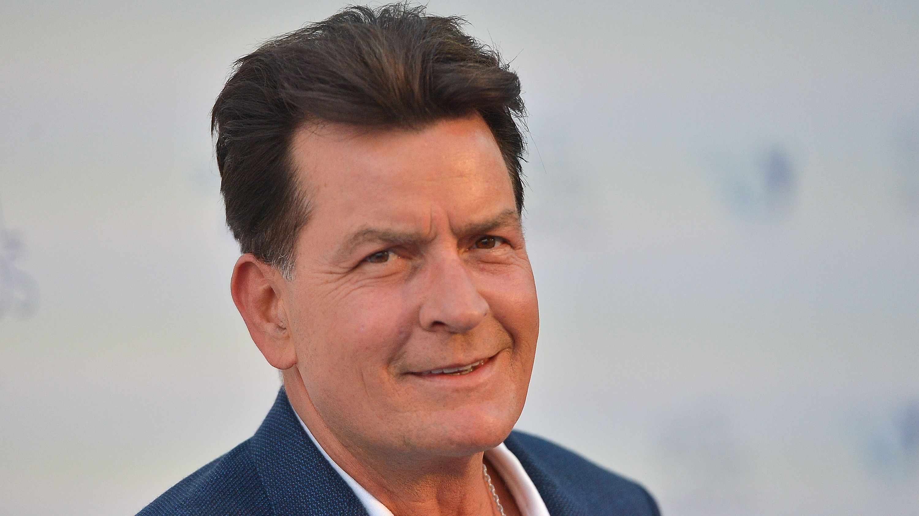 La redención de Charlie Sheen cambiar una vida de excesos por una