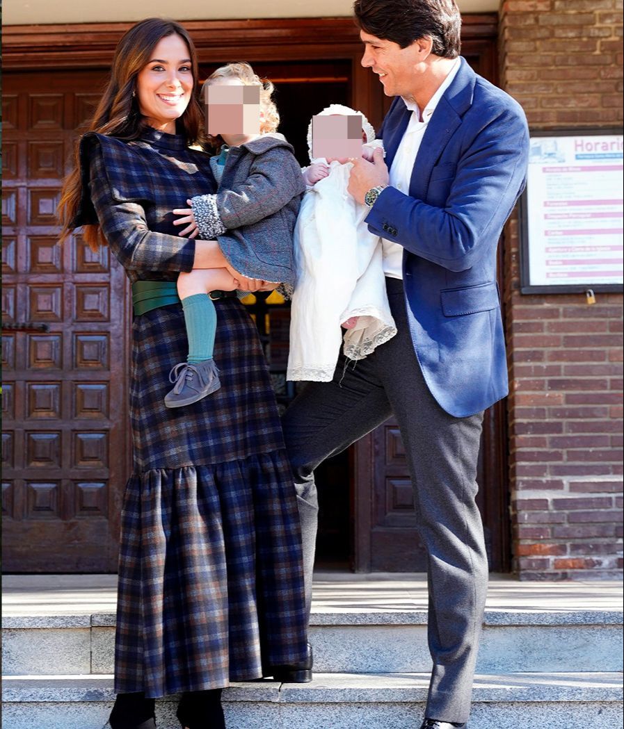 María Pombo y Pablo Castellano con sus hijos