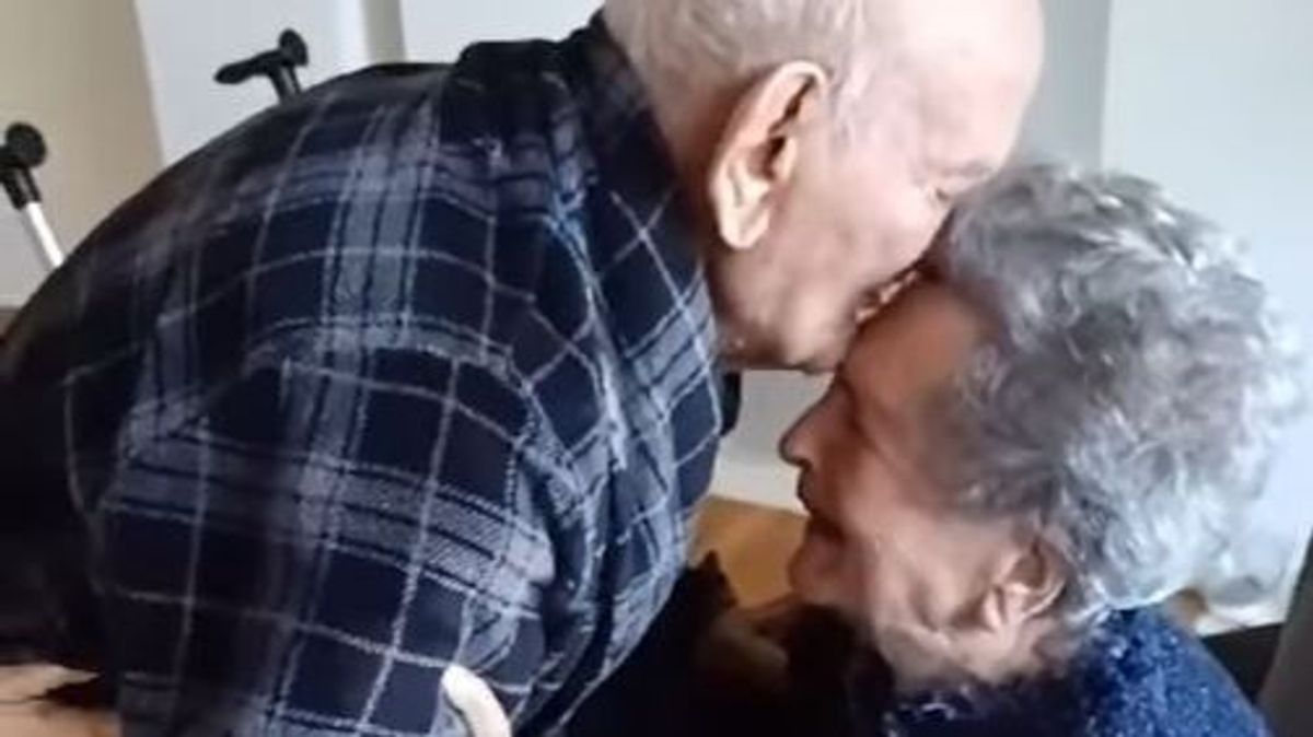 El emocionante reencuentro de un anciano de 103 años con "el amor de su vida"