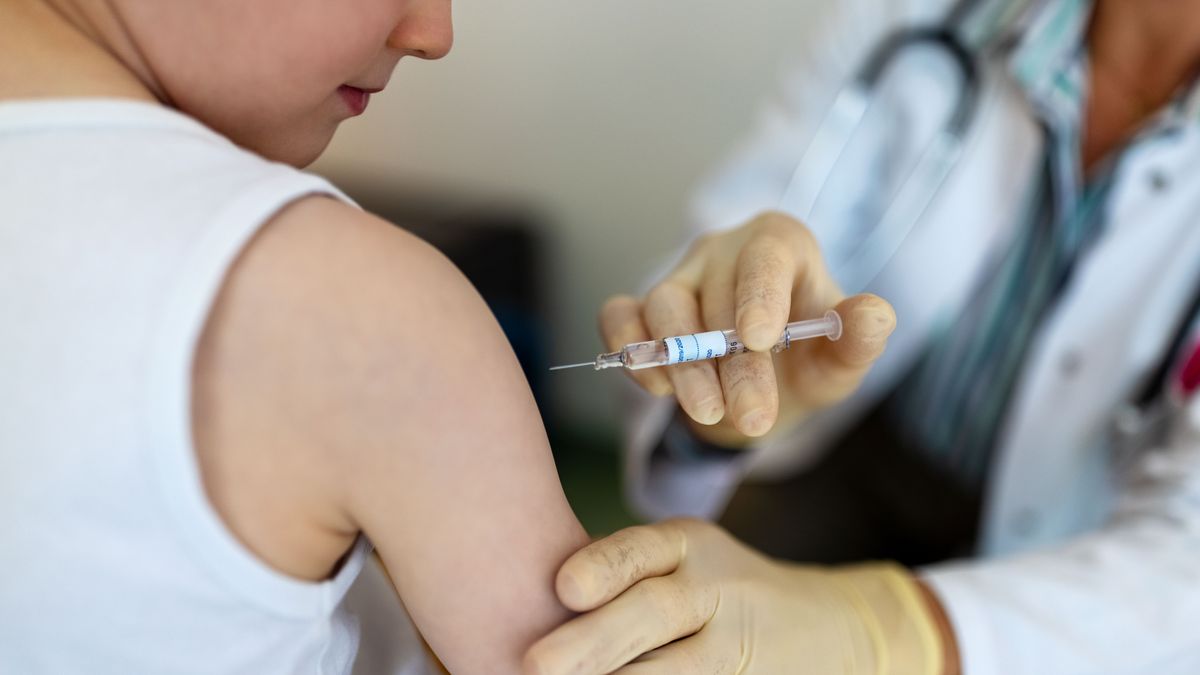 Top 5 de hitos médicos 2023: de la ‘vacuna’ del VRS a los avances en el Alzhéimer y migrañas