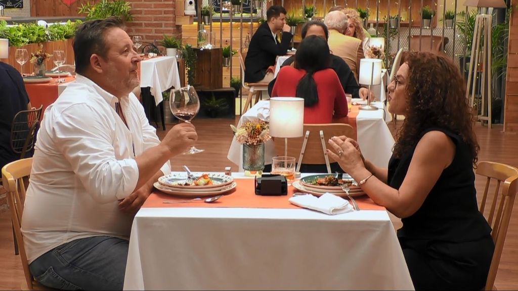 Juan no esconde a su cita de ‘First Dates’ que ronca: “Tengo una Harley-Davidson”