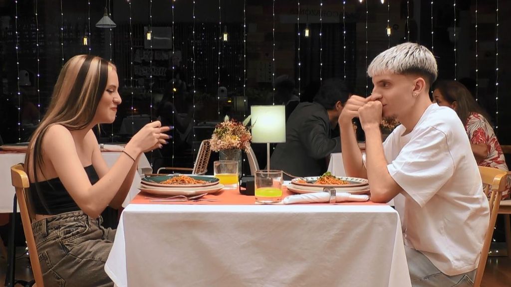 La sorprendente reacción de un soltero de ‘First Dates’ con la cena: “¿Te pican los espaguetis?”