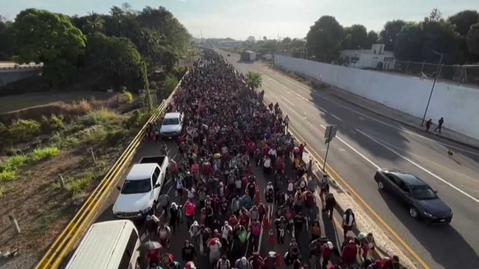 Una caravana de m s de 10.000 personas trata de llegar a EEUU