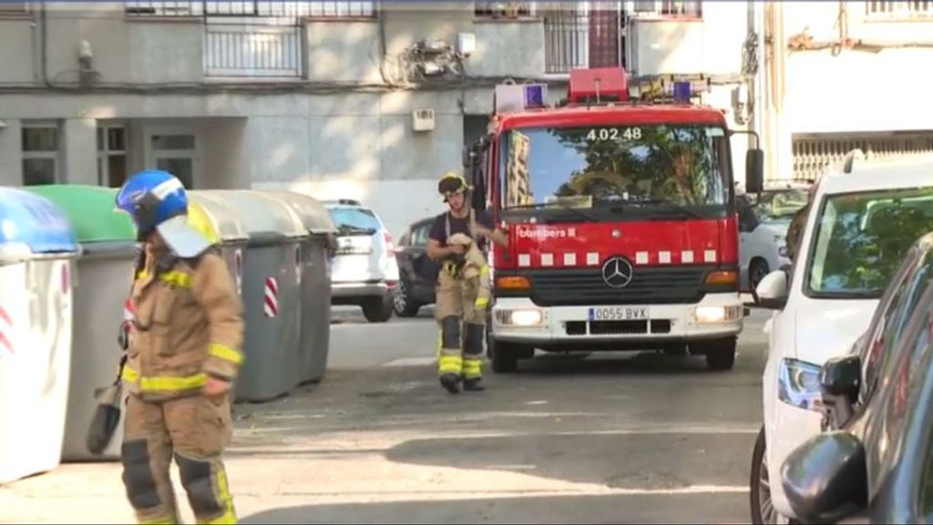 Un muerto al incendiarse una vivienda en Ripollet, Barcelona