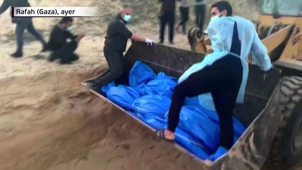 Acusan a Israel de abandonar cuerpos en los caminos que son enterrados en fosas comunes