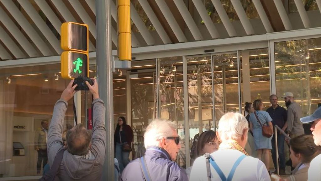 Nuevo homenaje a Ibáñez en Barcelona: se estrenan los segundos y peculiares semáforos de 'Mortadelo y Filemón'