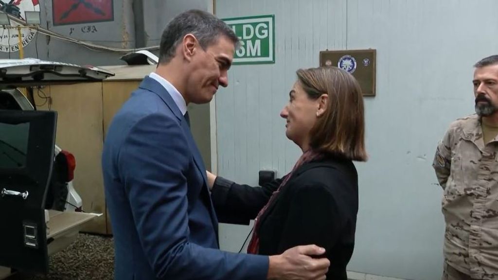 El emotivo encuentro entre Pedro Sánchez y la viuda del comandante Baró, caído en Irak