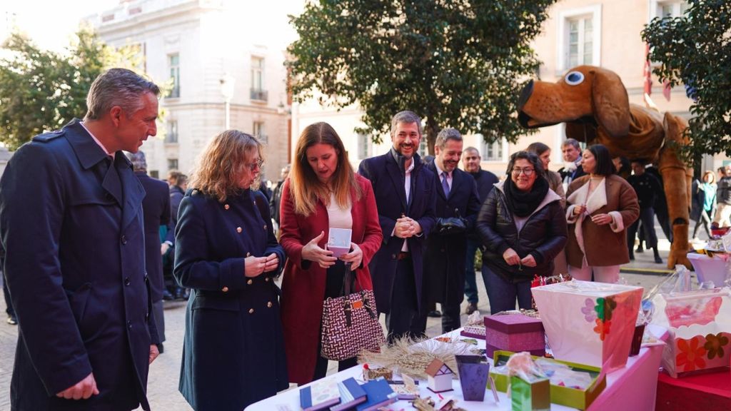 Mercadillo navideño de la plaza de Pontejos, Madrid