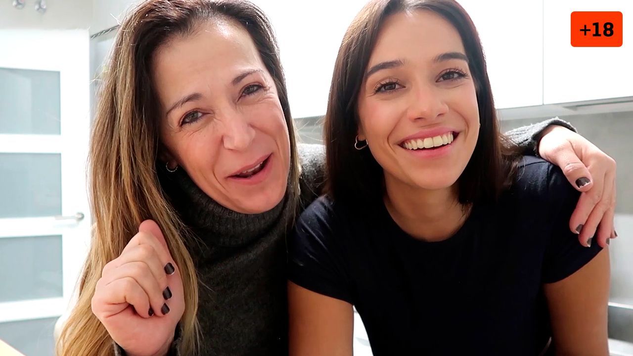 Sheila González le enseña a su madre sus juguetes sexuales (2/2)
